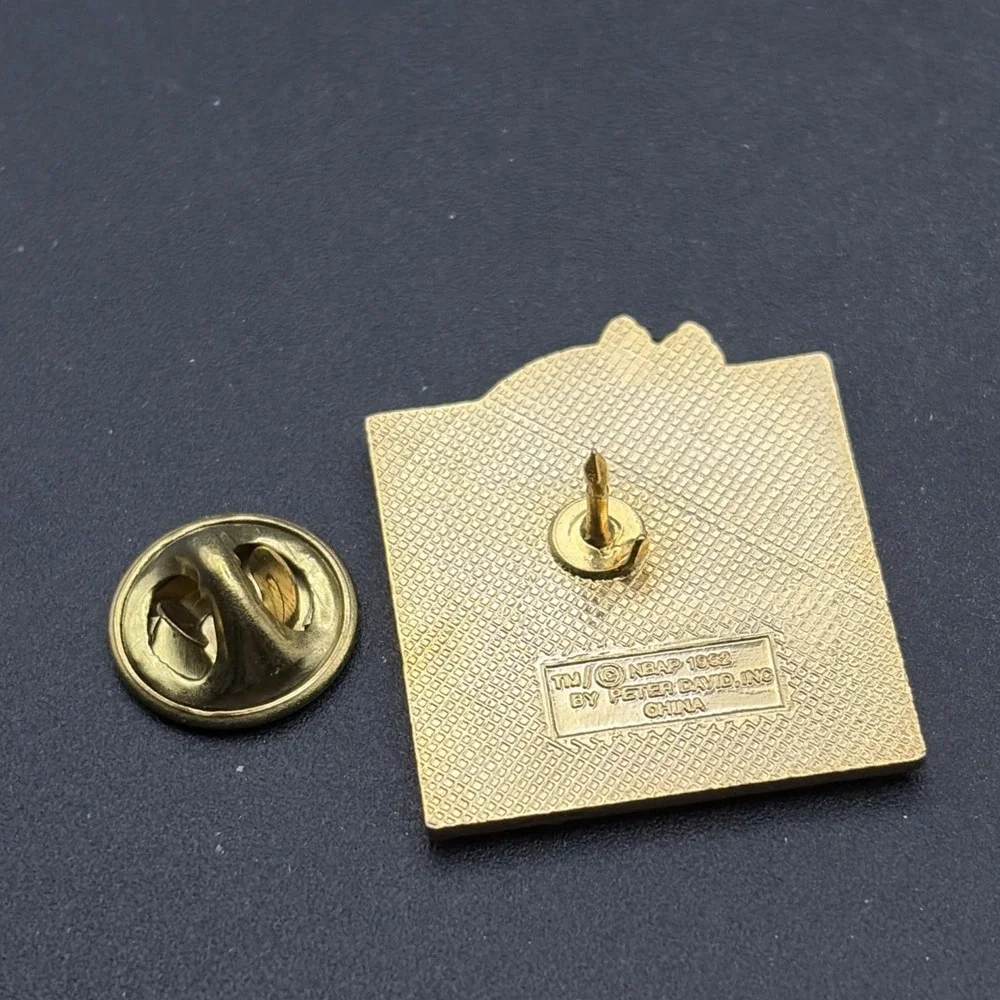 Vintage Milwaukee Bucks NBA‎ Basketball Mascot Logo Lapel Hat Pin